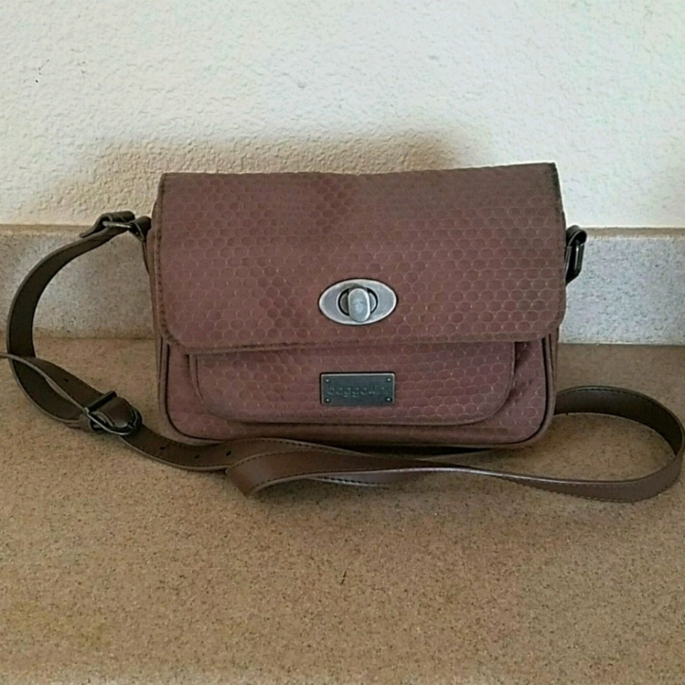 BAGGALLINI CROSSBODY LIGHT BROWN PURSE